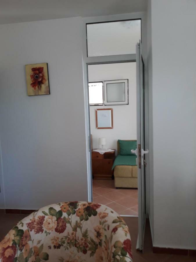 Apartments Jovanic With 2 Bedrooms Sutomore Exterior photo