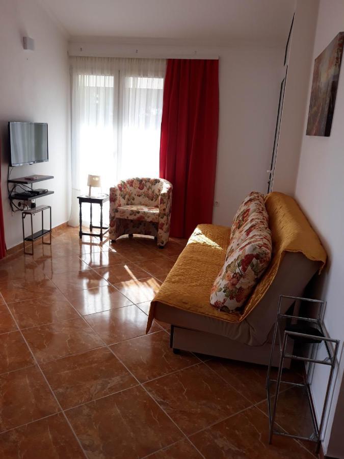 Apartments Jovanic With 2 Bedrooms Sutomore Exterior photo